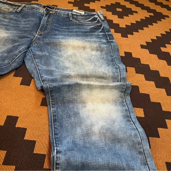 GUESS Mineral Washed Distressed Blue Denim Jeans Regular Straight Crescent Fit - Picture 9 of 12